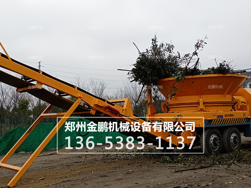  的樹墩破碎機(jī)、粉碎機(jī)和木材削片機(jī)現(xiàn)場展示