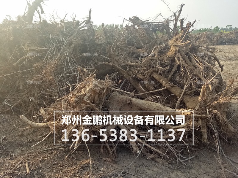 履帶式綜合破碎機生產(chǎn)現(xiàn)場