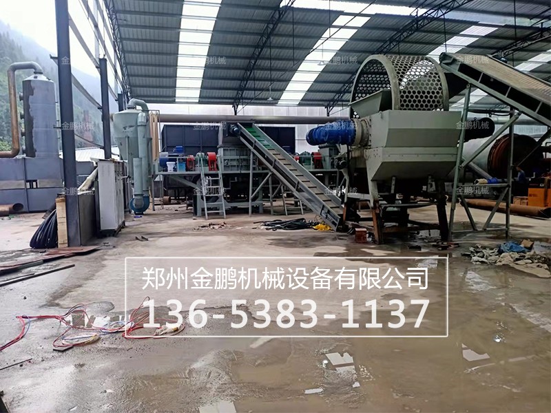 雙軸撕碎機(jī)生產(chǎn)現(xiàn)場(chǎng)