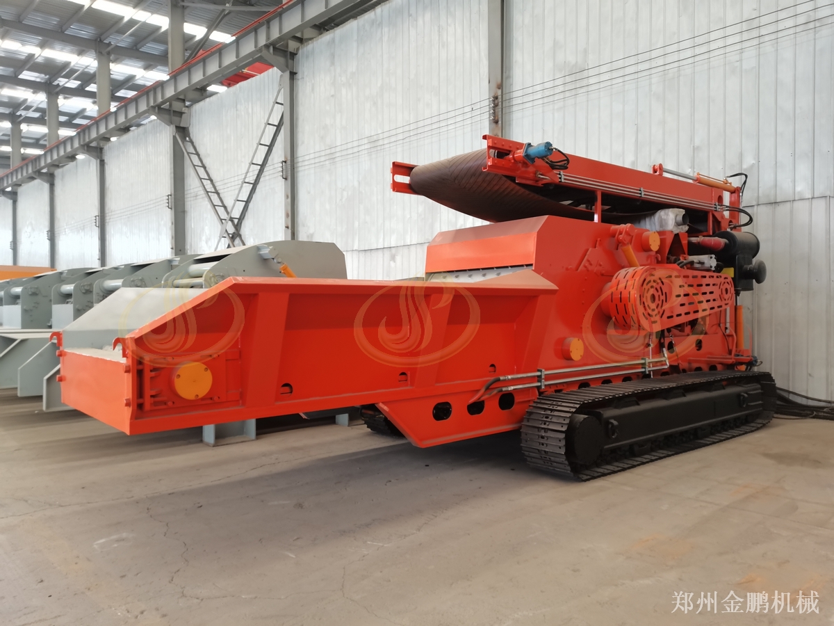鄭州金鵬車載式木材粉碎機(jī)粉碎樹枝與板材的進(jìn)料配置