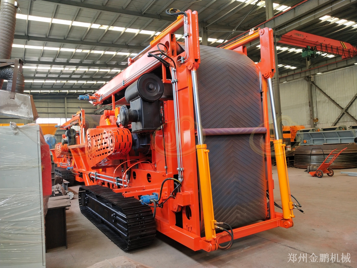 鄭州金鵬建筑模板粉碎機(jī)破碎廢舊模板的進(jìn)料要求與型號選擇