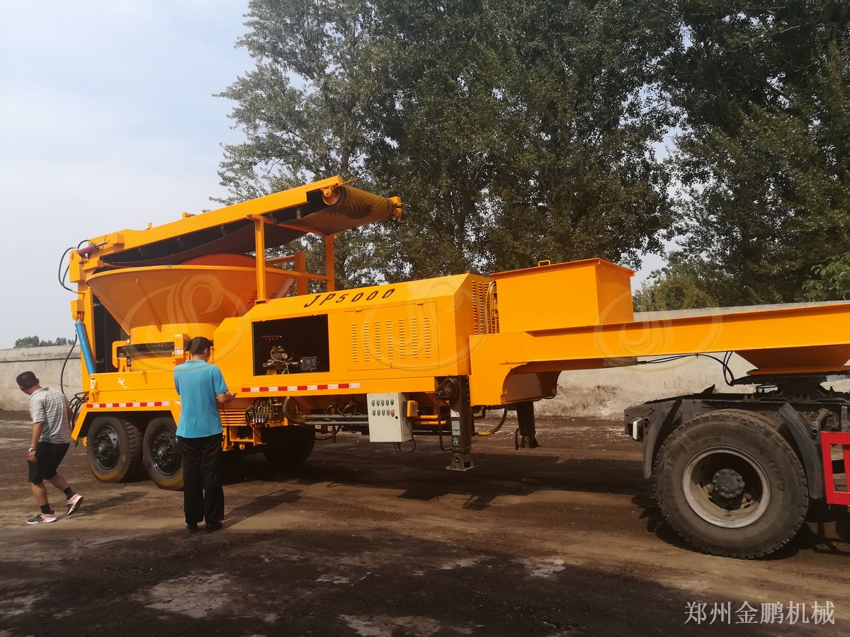 鄭州金鵬粉碎樹根機(jī)高功率配置處理大型樹墩