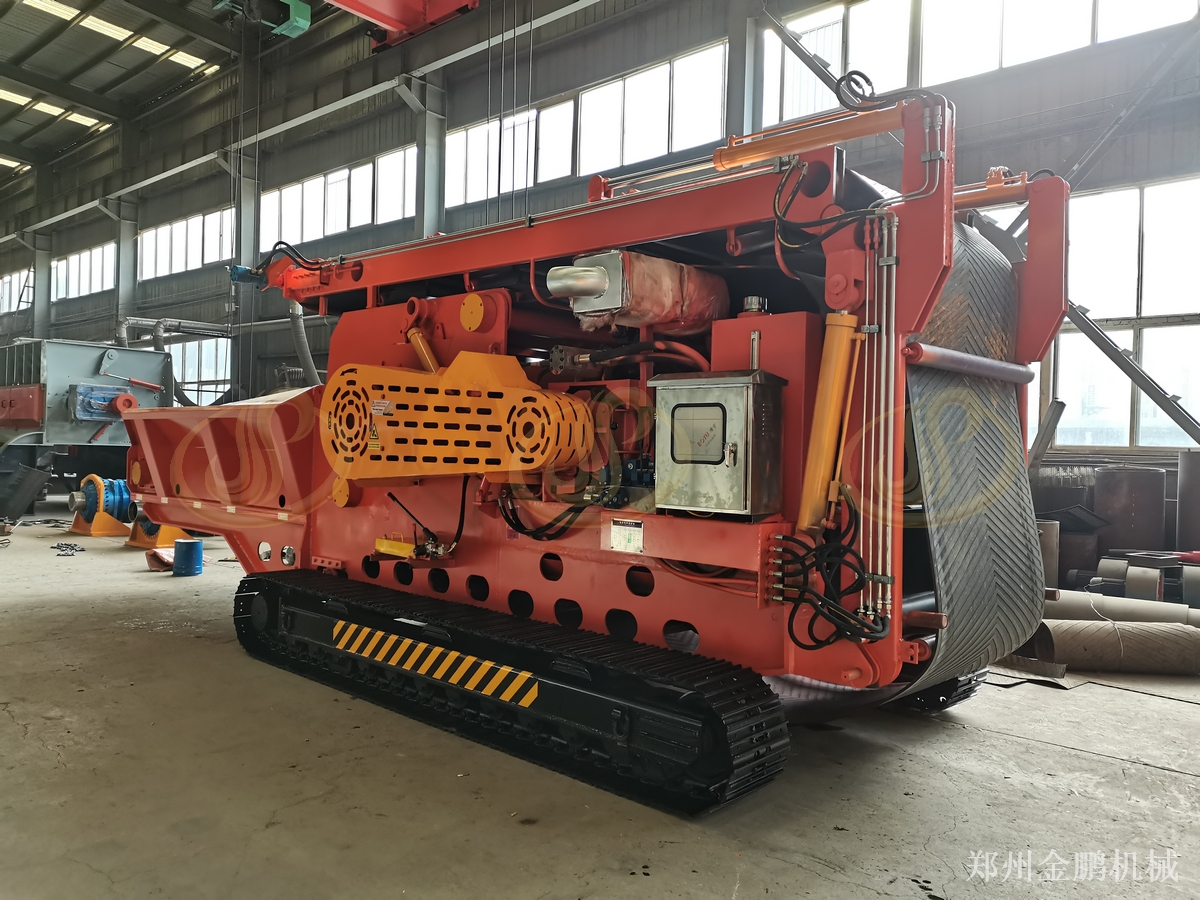 鄭州金鵬移動(dòng)車載式木材粉碎機(jī)巡回處理廢舊木質(zhì)托盤