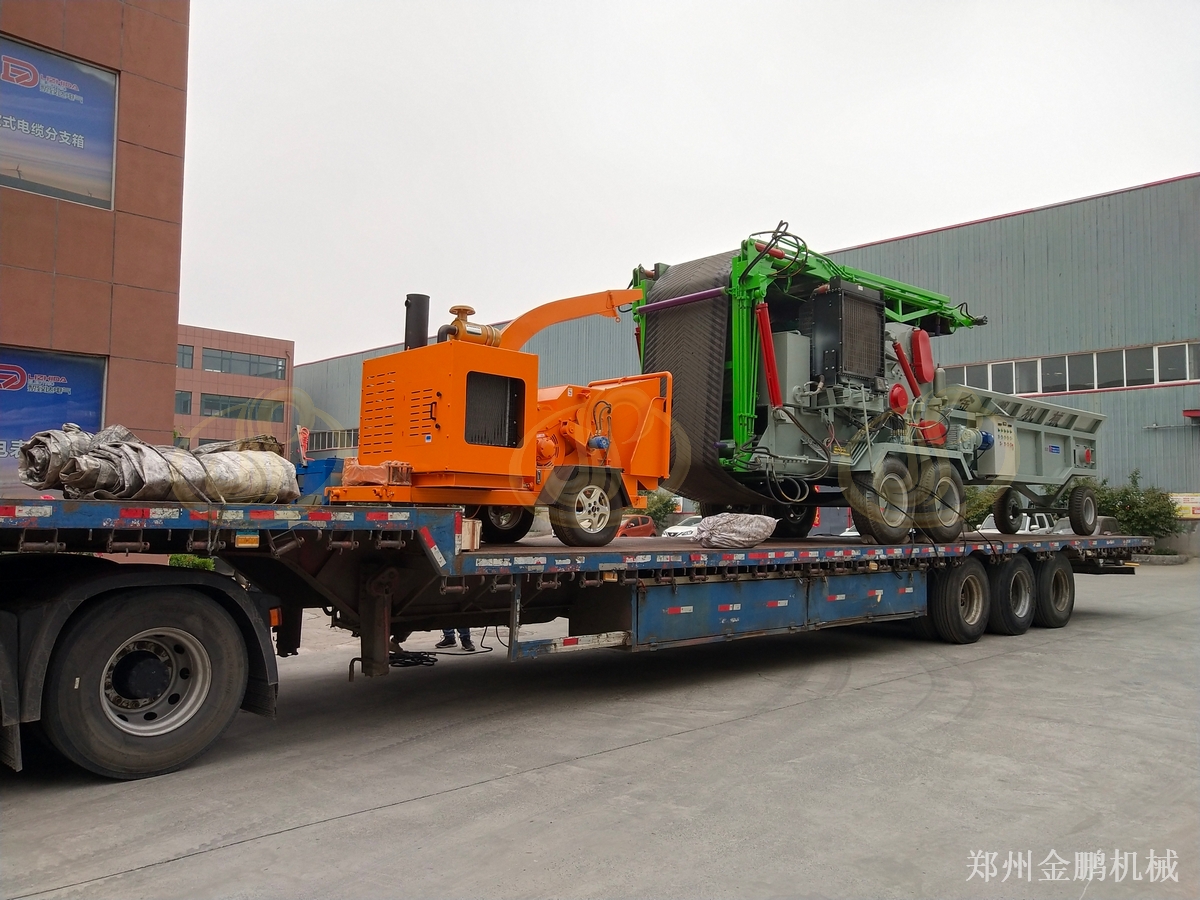 粗樹枝破碎作業(yè)，鄭州金鵬大型枝條粉碎機處理園林廢棄物