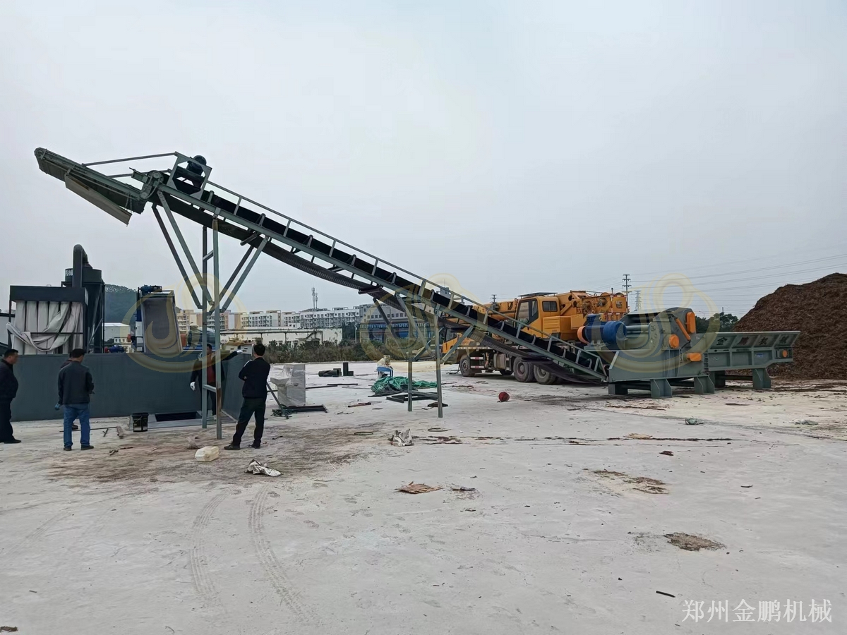 鄭州金鵬木材粉碎機助力廢舊木板材回收破碎